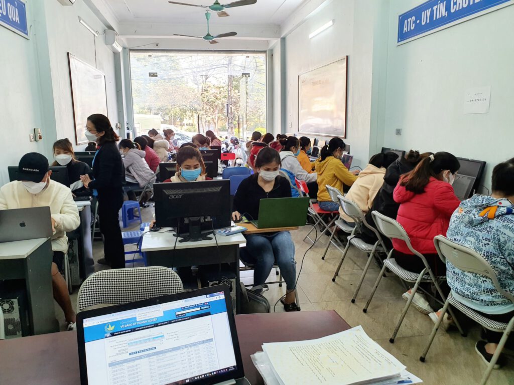 Học kế toán cấp tốc tại Thanh Hóa Chẳng là em ra trường từ tháng 8 năm 2021, đi làm hành chính cho 1 công ty nhỏ, nhưng công ty nợ lương