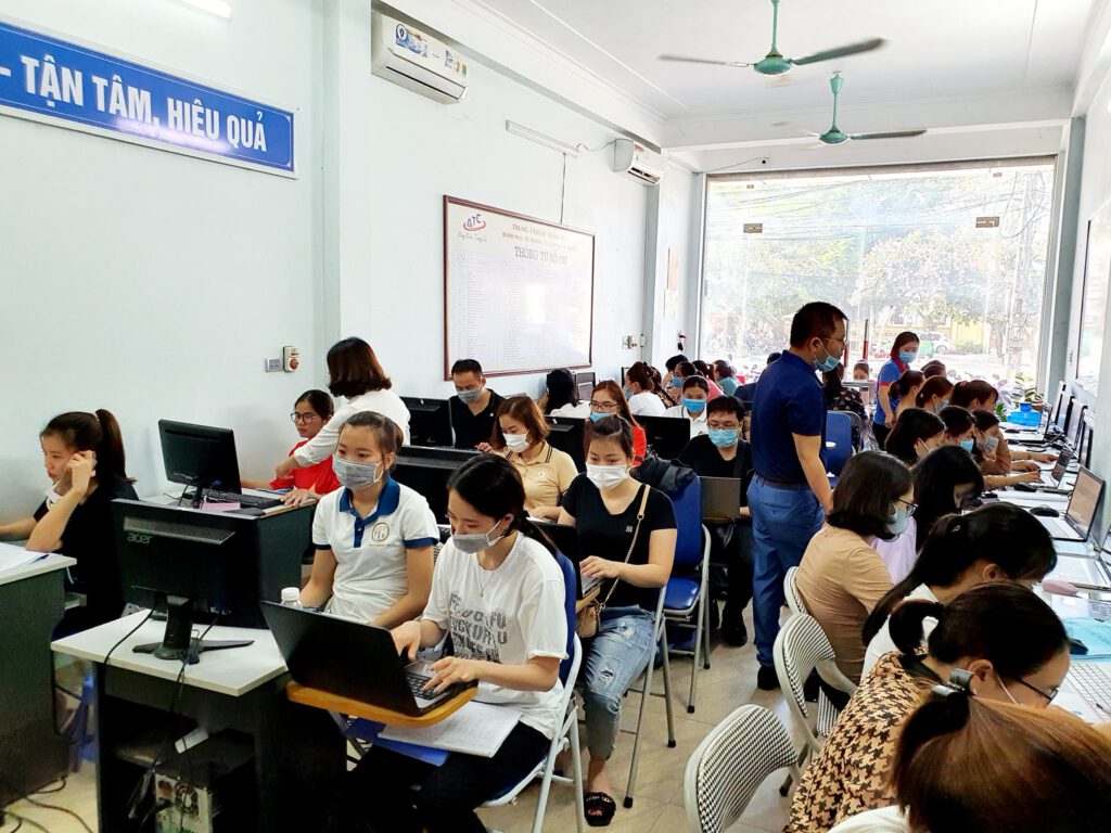 Học kế toán ở Thanh Hóa Thủ tục báo cáo tình hình sử dụng lao động Có hai cách để doanh nghiệp nộp hồ sơ báo cáo tình hình sử dụng lao động: