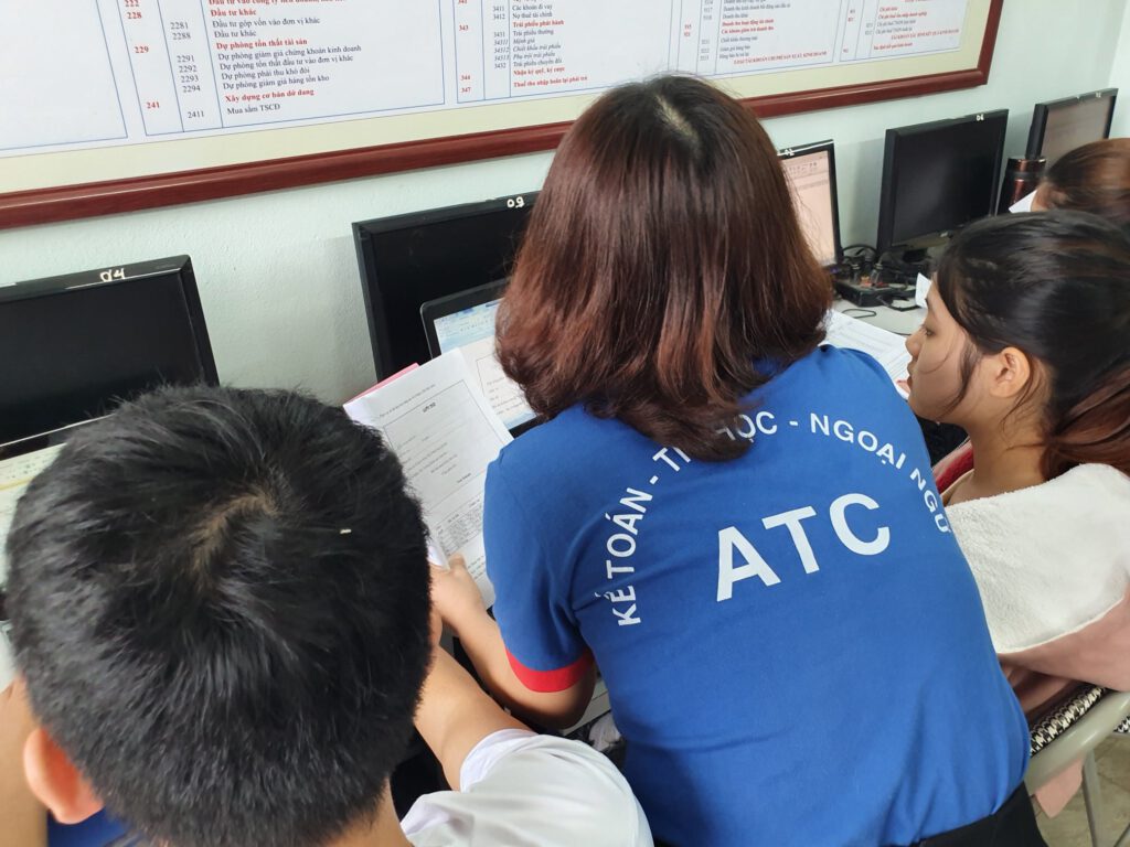 Học kế toán thuế tại Thanh Hóa Trung tâm đào tạo kế toán thực tế ATC đã liên tục mở ra các khóa đào tạo kế toán theo cầm tay chỉ việc