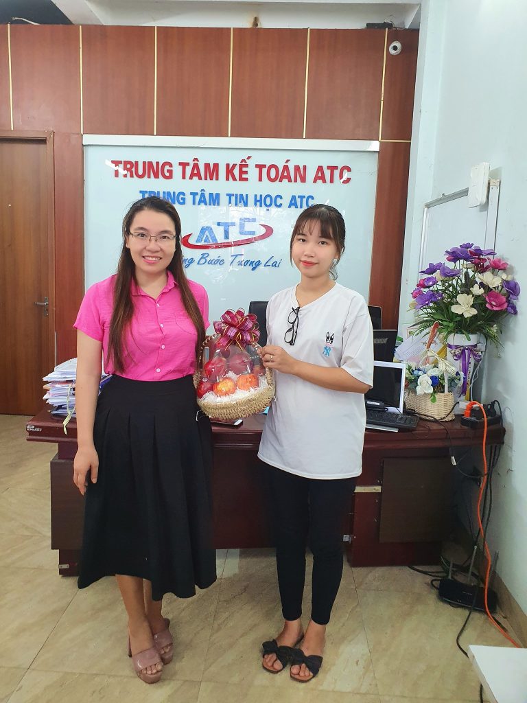 học kế toán tại thanh hóa Bạn Trang học viên có 2 CON NHỎ, nhà có DOANH NGHIỆP riêng, nhưng hàng ngày vẫn MIỆT MÀI vượt35km từ BỈM SƠN tới