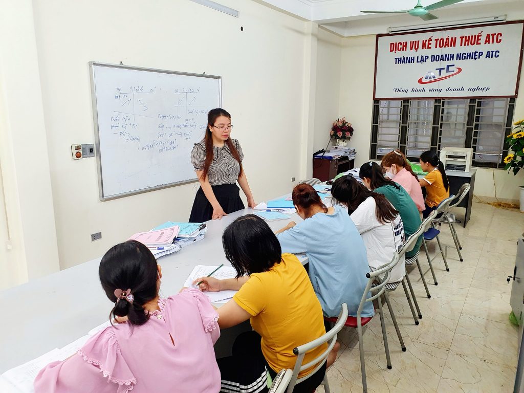 hoc ke toan tai thanh hoa Một ngày đi ngang Đại lộ LÊ LỢI mấy lần...em rất ngạc nhiên khi mà ngày nào cũng thấy nhiều người học ở ATC thế...