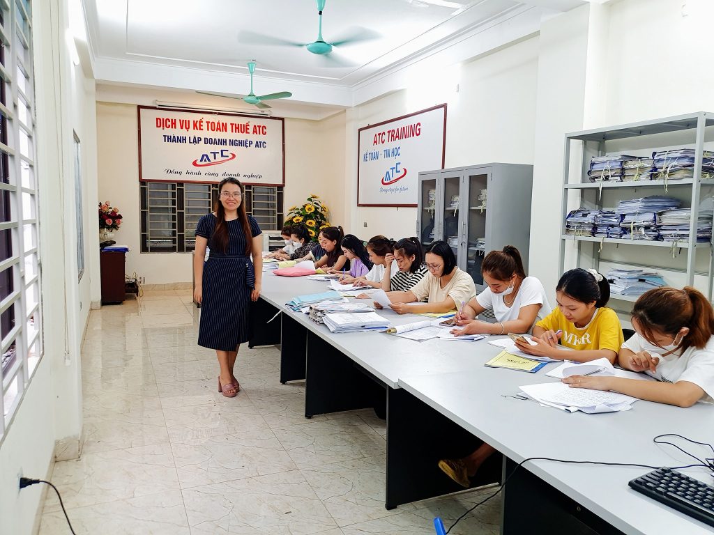 trung tâm kế toán tại thanh hóa Ngoài kia bao nhiêu cám dỗ, bao nhiêu thú vui. Nào trà sữa, trà đào, nào du lịch, check in…, nhưng đừng ai r