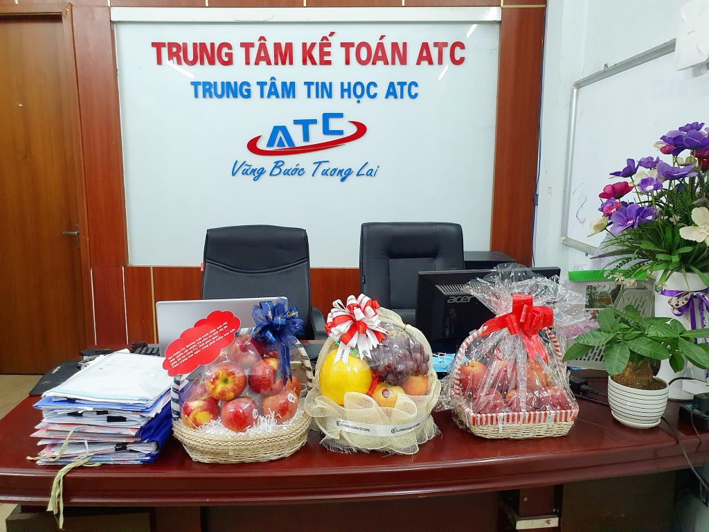 học kế toán thuế tại thanh hóa HÔM NAY Chẳng phải NGÀY LỄ nhưng ATC LIÊN TỤC nhận những món QUÀ cảm ơn từ Học viên TỐT NGHIỆP và quà từ