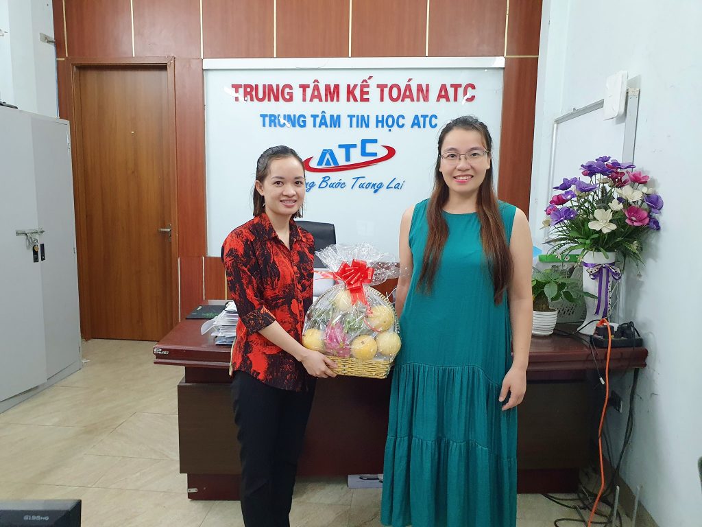 hoc ke toan tai thanh hoa QUÀ CỦA HỌC VIÊN CA TỐI NAY.....Học viên đi làm TẤT BẬT cả ngày, tối lại đến học ATC. Vội là vậy nhưng em không