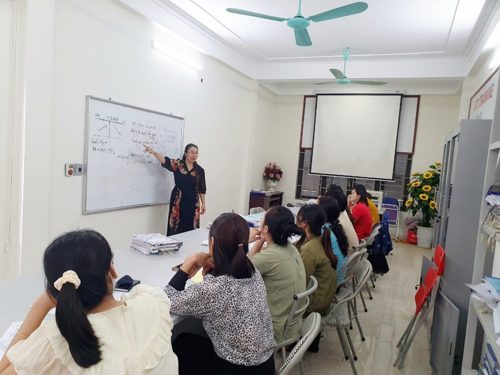 Hoc ke toan cap toc tai thanh hoa "CÁCH GIẢNG CỦA CÔ RẤT NGỌT NGÀO, SAO MÀ CUỐN HÚT QUÁ"... Lớp chiều qua, Học viên nghe giảng xong tâm