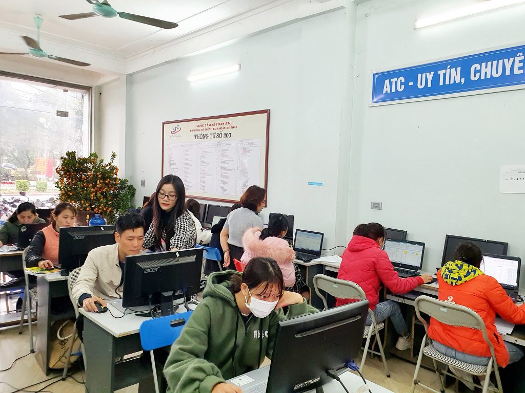 Trung tam ke toan tai thanh hoa Những Chiến binh ATC ngày cận TẾT... Nhà bao việc, mưa gió vẫn đến học chăm chỉ ở ATCCHỈ CÓ THỂ LÀ