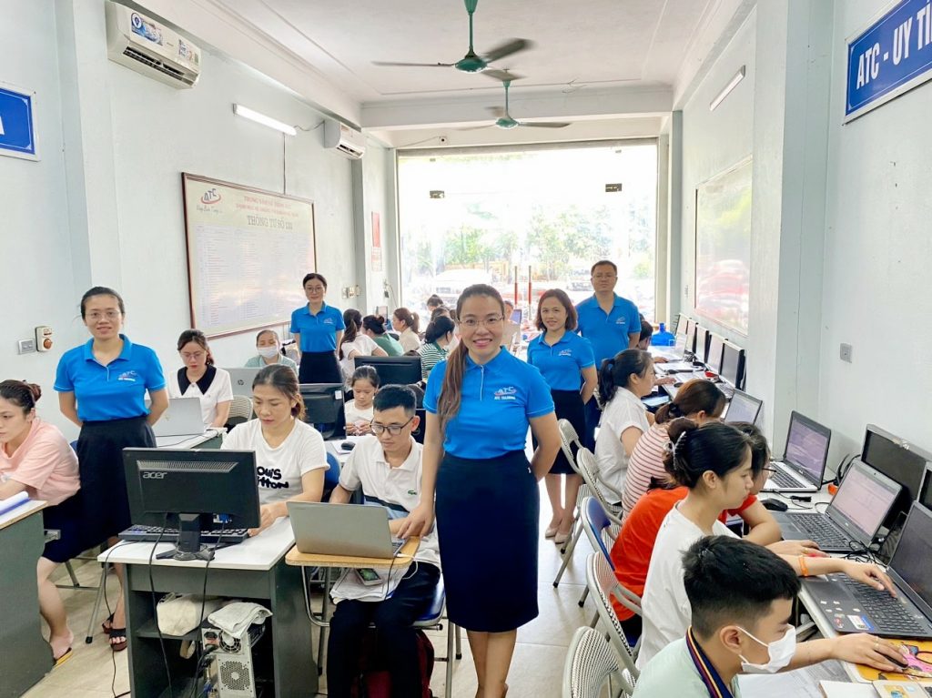 Học tin học văn phòng ở Thanh Hóa Bạn đang cần tạo khung bìa trong Word để bài tiểu luận, bài báo cáo của mình trông chuyên nghiệp hơn