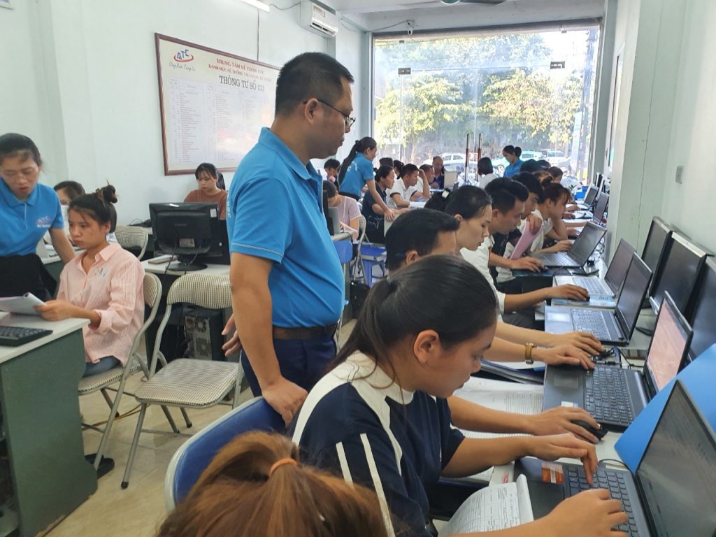 Học tin học văn phòng ở Thanh Hóa Trong CV xin việc, người trẻ luôn tự tin ghi thành thạo kỹ năng tin học văn phòng nhưng thực tế chỉ giỏi