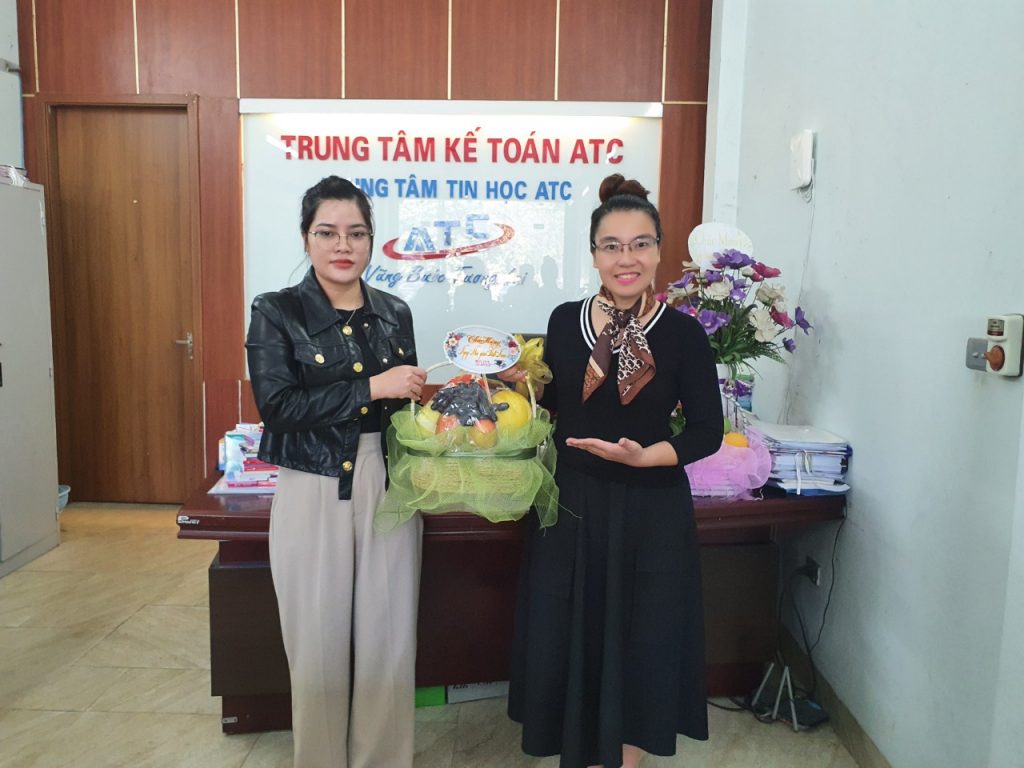 Hoc ke toan tai thanh hoa Về lại trường xưa với bao kỹ niệm.Bóng dáng cô thầy vấn vương không rời…Mỗi năm cứ đến ngày này là lòng lại