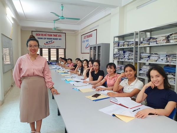 Trung tam tin hoc tai thanh hoa “Nghệ thuật tối thượng của người thầy là đánh thức niềm vui trong sự diễnđạt và tri thức sáng tạo.”