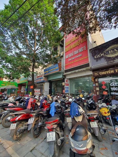 Hoc tin hoc cap toc tai thanh hoa Nếu bạn muốn in 4 slide trên 1 mặt giấy, hãy làm theo các bước sau đây nhé!Bước 1:Mở file PowerPoint