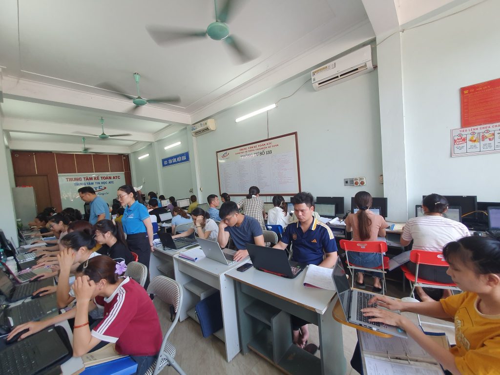 Học tin học cấp tốc ở thanh hóa Nếu muốn in nhỏ tài liệu, in nhiều trang bạn hãy thử cách làm sau đây nhé!- Bước 1: Mở file cần inKhởi