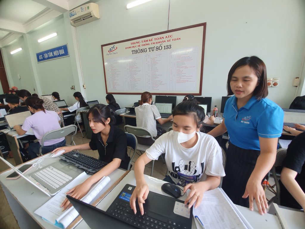 Học tin học ở thanh hóa Cách thêm cột trong word như thế nào? Có thể bạn chưa biết, mời bạn tham khảo cách làm sau đây:Thêm thủ công:
