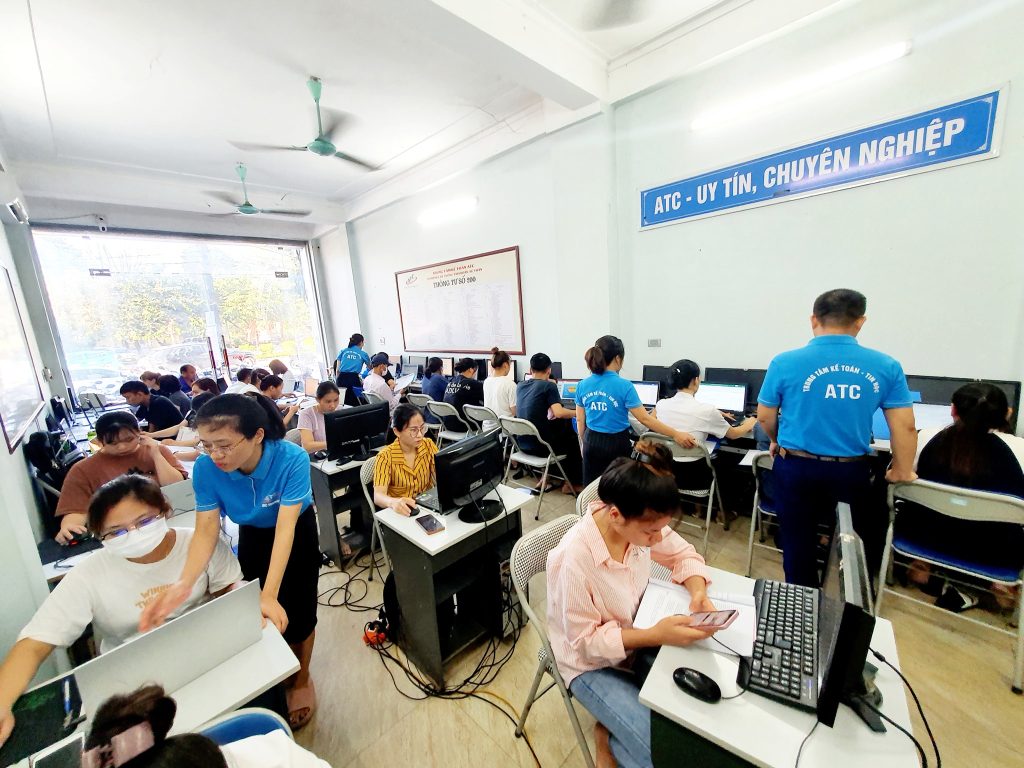 Học kế toán ở thanh hóa Ngày 20/10 – ngày Phụ nữ Việt Nam, là dịp để mỗi chúng ta gửi trọn yêu thương và lòng biết ơn sâu sắc đến