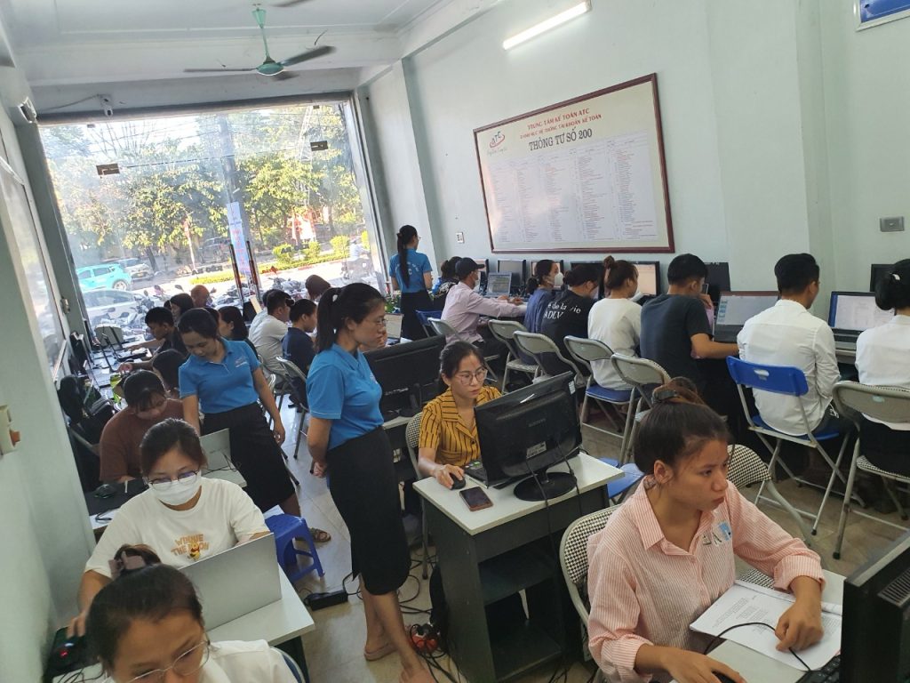 Học tin học cấp tốc ở thanh hóa Bạn muốn xoay bảng trong Word nhưng không biết làm thế nào cho nhanh và đúng? Bài viết này sẽ hướng dẫn bạn