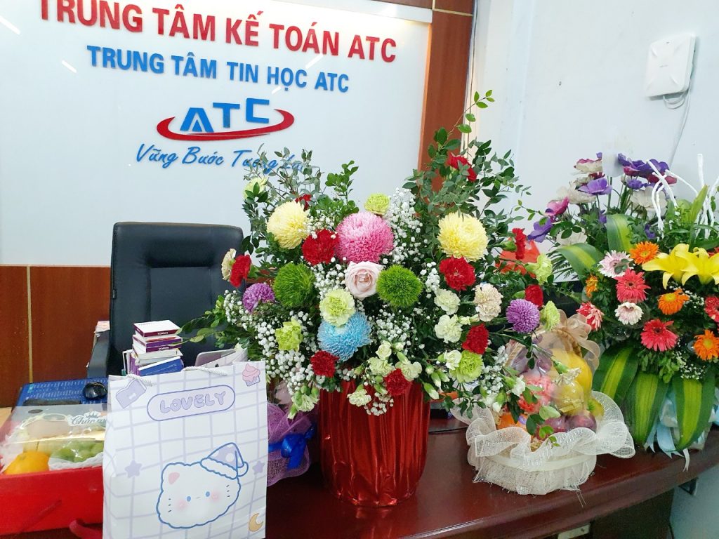 Học tin học thực hành ở thanh hóa Mỗi năm, khi sắc nắng cuối thu trở nên dịu hơn và những chiếc lá vàng bắt đầu khẽ rơi trước sân trường,
