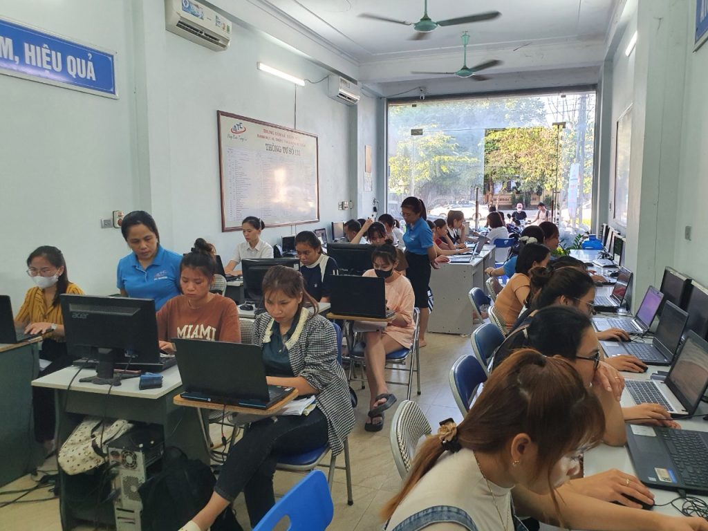 Hoc tin hoc thuc hanh o thanh hoa Chuyển file PowerPoint sang video và chia sẻ lên mạng xã hội đang trở thành cách làm phổ biến 