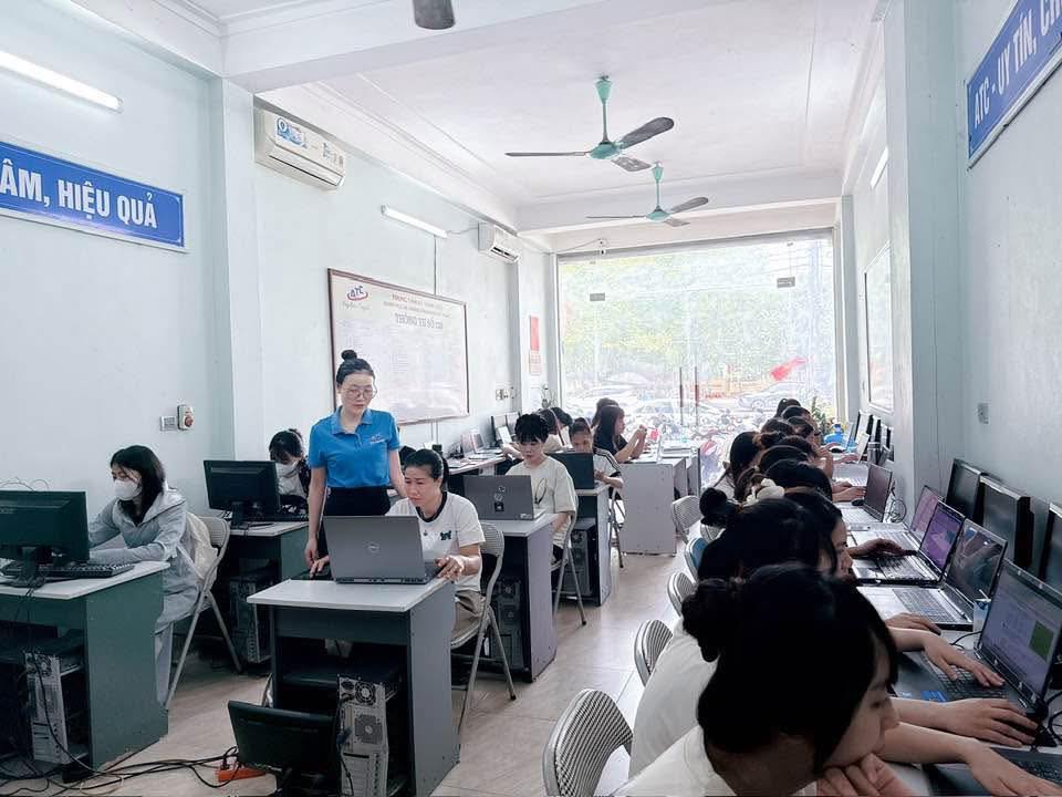 Học tin học thực hành ở thanh hóa Chế độ máy tính bảng trên Windows 10 giúp tối ưu trải nghiệm cảm ứng, tuy nhiên không phải lúc nào