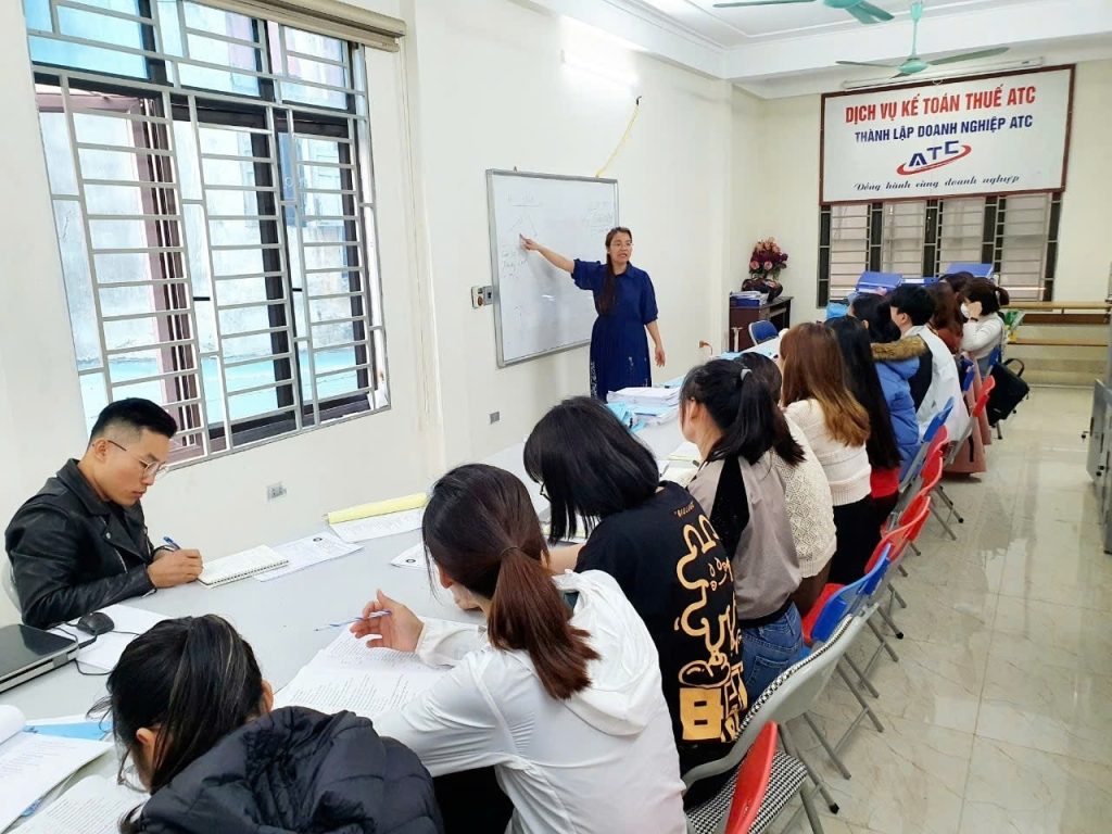 Trung tam ke toan o thanh hoa Trong cuộc sống, không phải ai sinh ra cũng sở hữu tài năng nổi bật. Có người học một lần là hiểu, có 