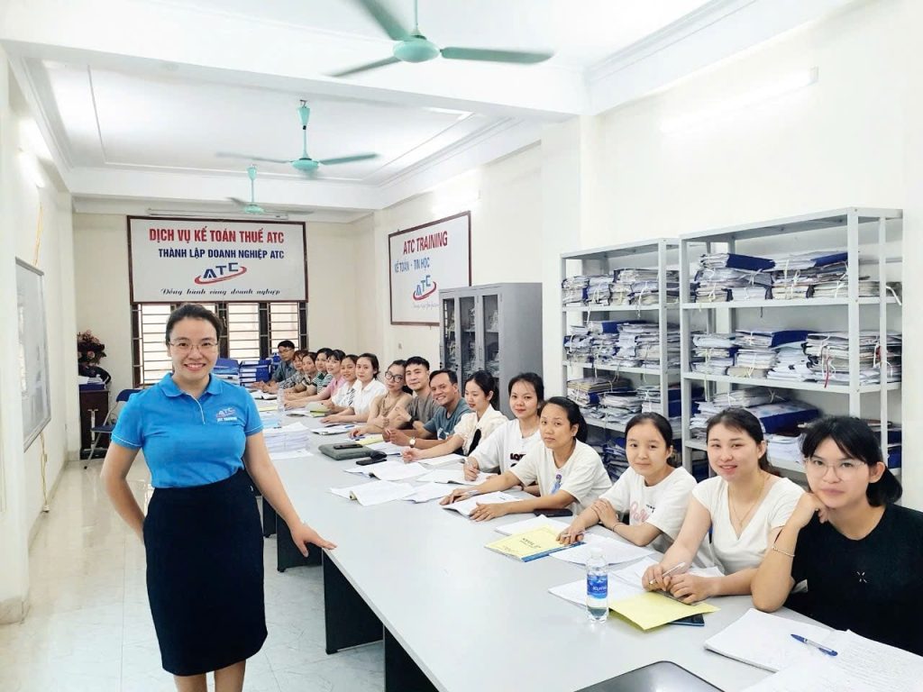 Học kế toán thuế ở Thanh Hóa Kinh doanh trà sữa đang là mô hình được nhiều hộ kinh doanh lựa chọn nhờ nhu cầu thị trường lớn và khả năng sinh 