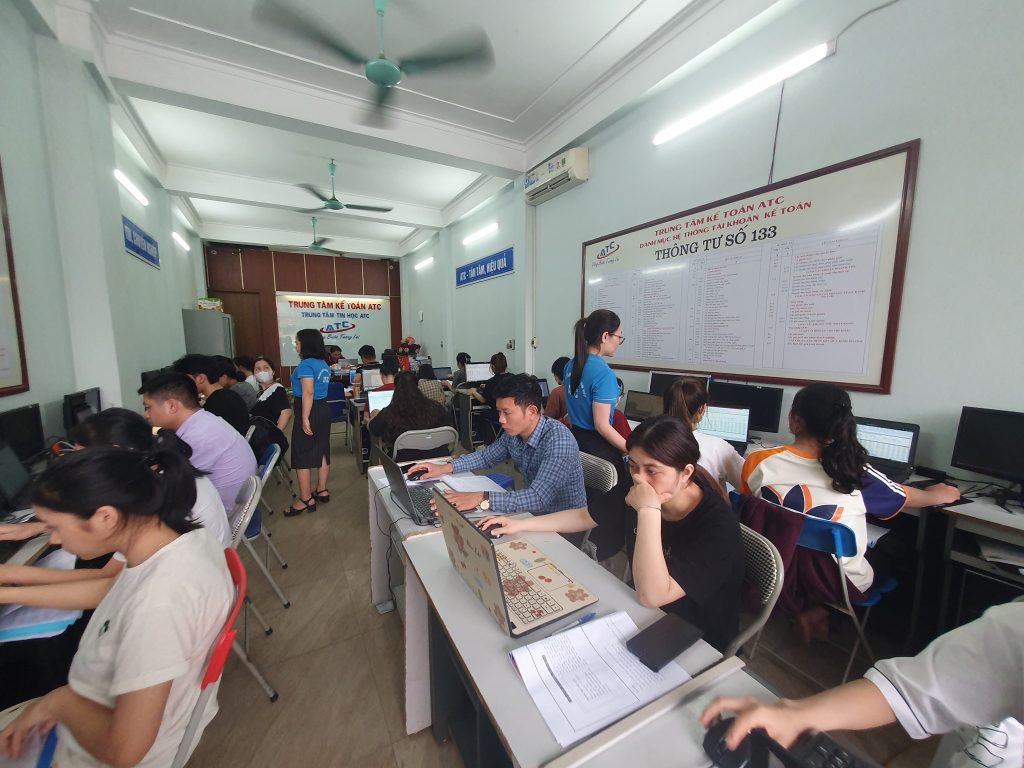 Học tin học văn phòng tại Thanh Hóa Đang soạn thảo văn bản hay chỉnh sửa báo cáo quan trọng trên Microsoft Word thì đột nhiên thanh công cụ